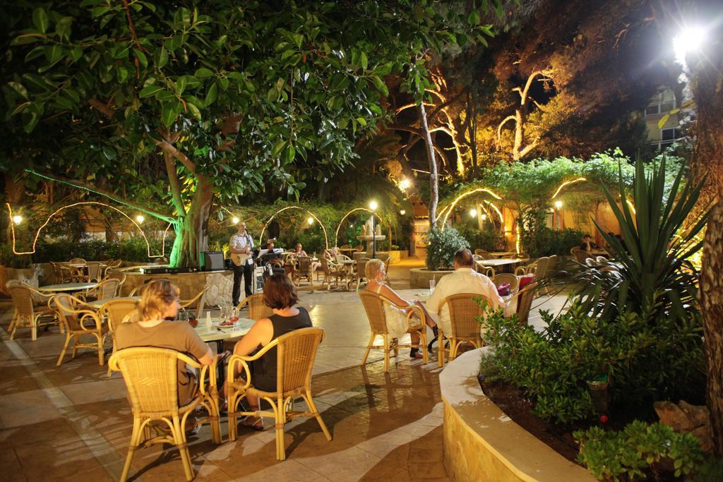 Hotel Baviera Cala Ratjada  Exterior photo