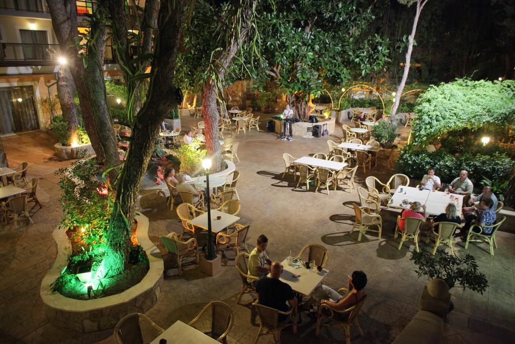 Hotel Baviera Cala Ratjada  Exterior photo