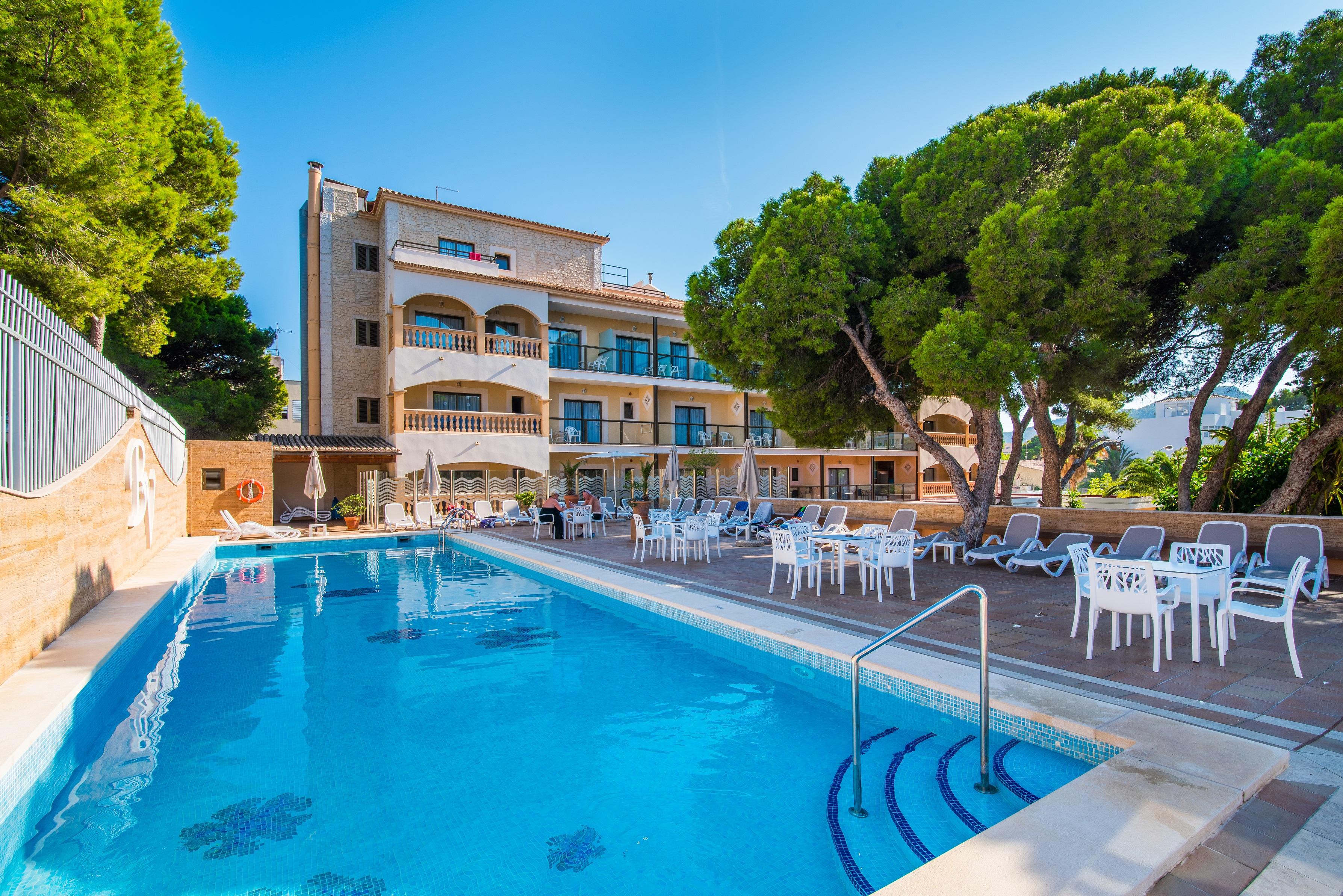 Hotel Baviera Cala Ratjada  Exterior photo
